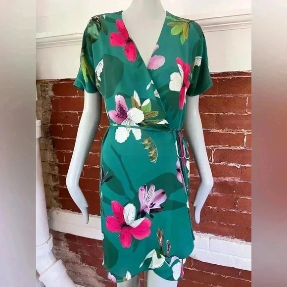Aritzia Babaton Wallace Dress Emerald Floral Wrap Dress  Tropical Knee Length - Picture 3 of 13